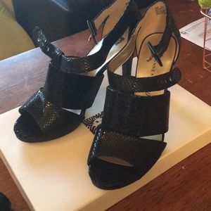 Anne Klein Akouray Heels Size 9